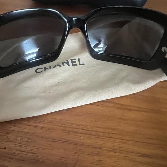 Chanel sunglasses,authentic. - Picture 3 of 8